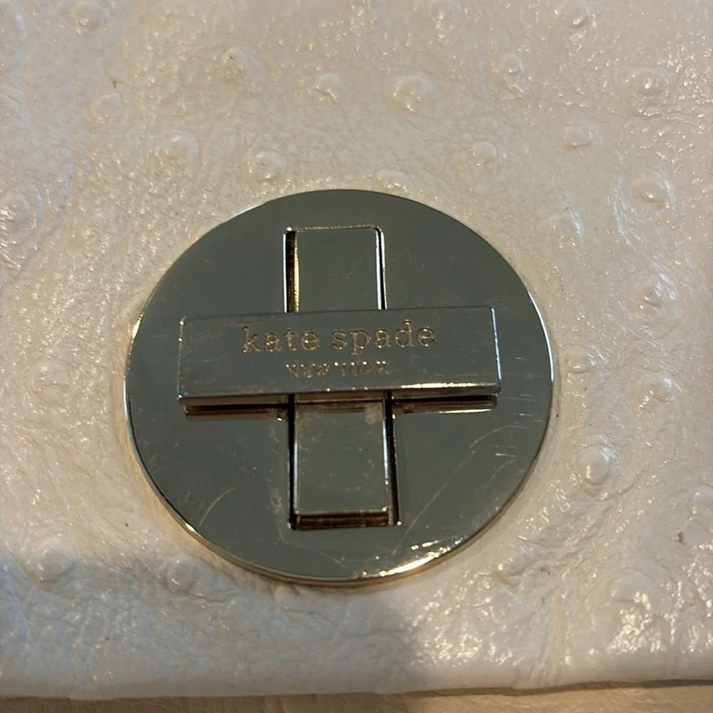 Kate Spade - Cream Handbag with gold strap and accents